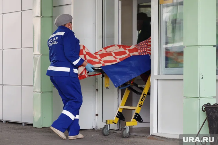Женщина и пять ее малолетних детей отравились газом, их госпитализировали