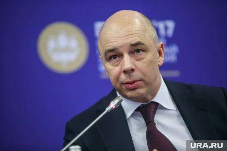 Глава Минфина посоветовал хранить накопленные деньги в рублях