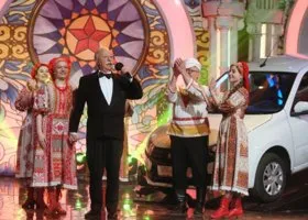 Кусок асфальта и 10 соток земли: что дарили «Полю чудес» за 34 года  