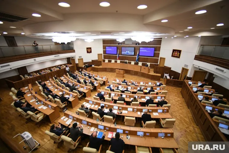 Свердловские депутаты большинством голосов утвердили новый бюджет региона