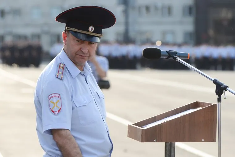 Гарнизонный развод сил и средств полиции, задействованных в очередном оперативно-профилактическом мероприятии «Ночь». Челябинск