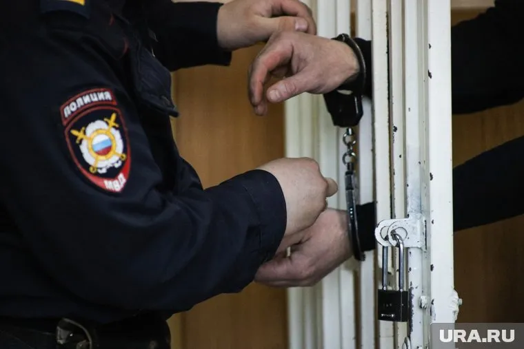 Тагильчанин набросился на силовика в отделе полиции