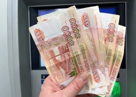 Адвокат объяснил, какие новые правила установили банки по снятию наличных