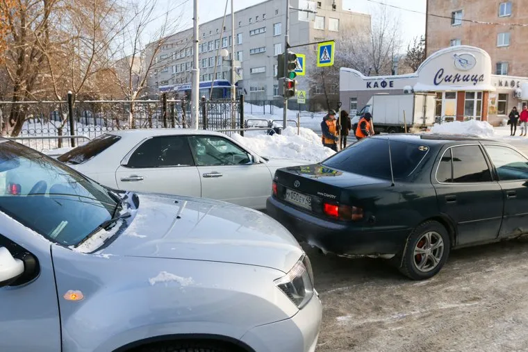 Пробки на перекрестке улиц Карла Маркса - Володарского.Курган.