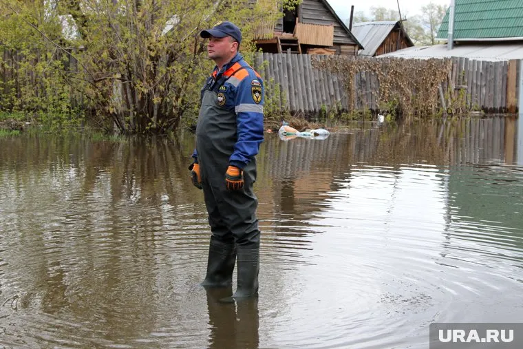 В случае прорыва дамбы вода хлынет в 10 сел и деревень