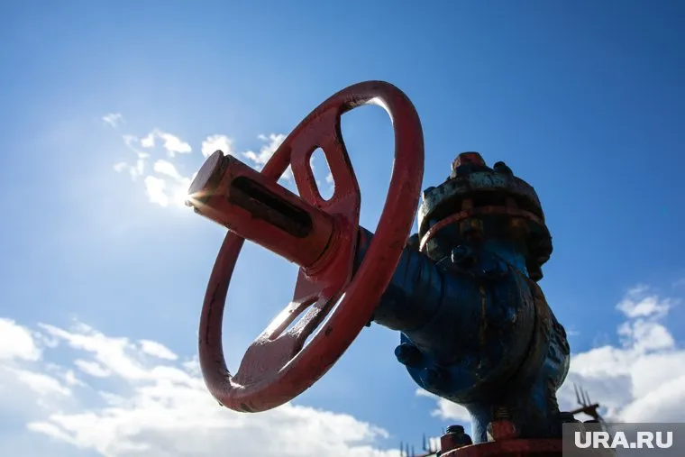 Еврокомиссия предложила исключения из санкций против РФ по нефти для стран, сильно зависящих от нее