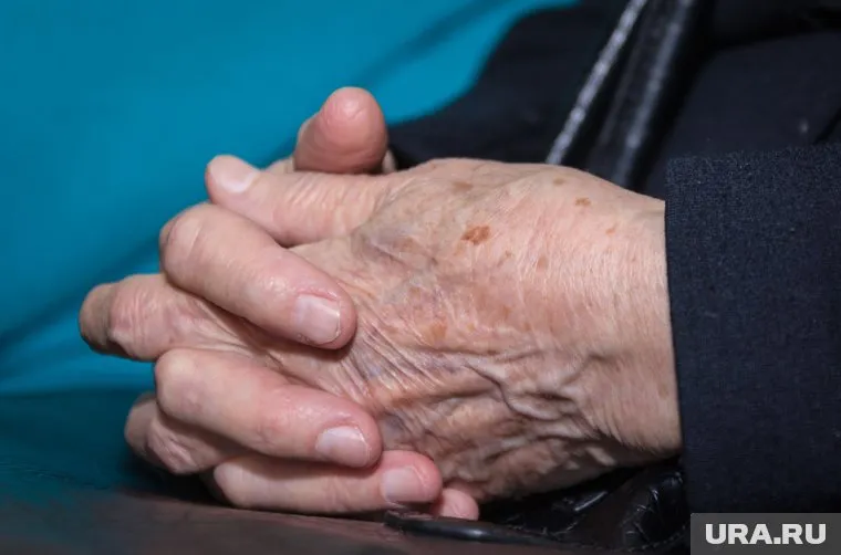 Для назначения страховой пенсии мужчина должен достичь возраста в 63, а женщина в 58 лет