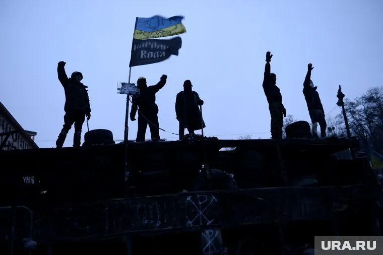 В акции протеста участвовали около сотни человек