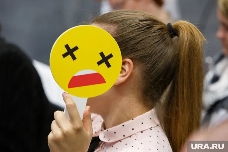 Горожане осудили женщину, танцевавшую на военном мемориале в Кургане