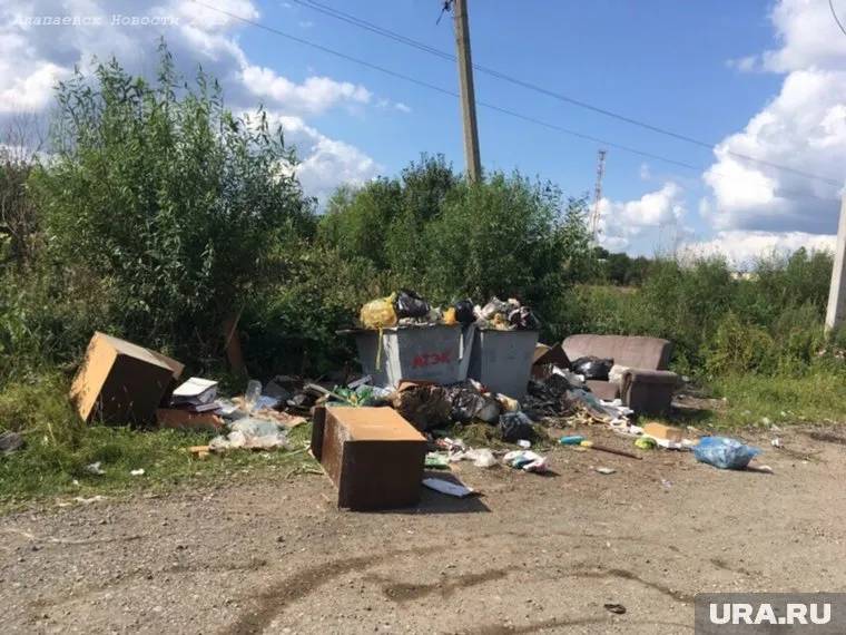 В Алапаевске уже почти неделю не вывозят мусор