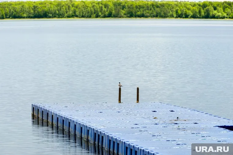 В Лопхари везут пластиковые понтоны