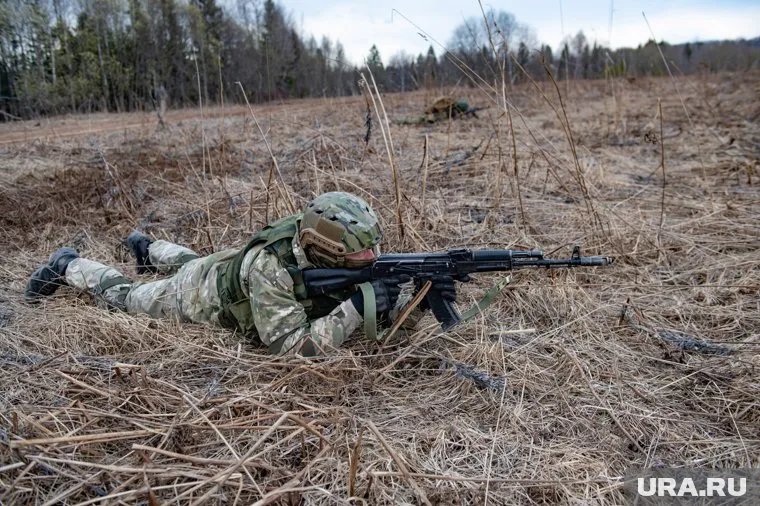Российские ВДВ заставляют украинские подразделения отходить назад, пишет Mysl Polska