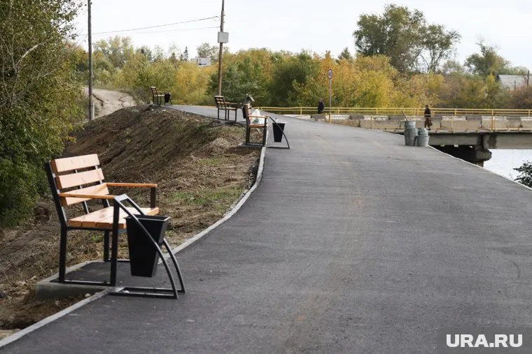 Жители Кургана критикуют набережную за пустоту — обилие асфальта и минимум зелени