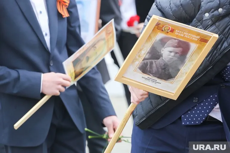 Школьник отправил фотографию порноактера, которую впоследствии выставили на панно с ветеранами