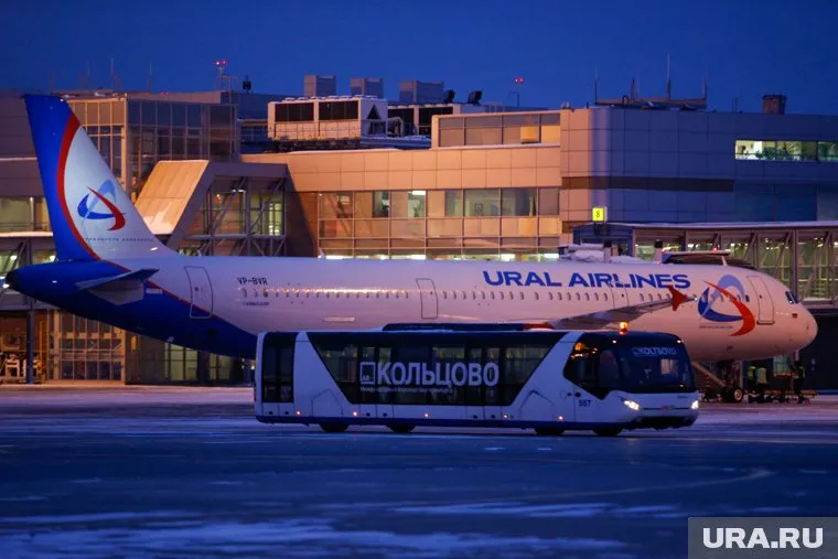 Самолет авиакомпании «Уральские авиалинии» по рейсу Екатеринбург — Худжанд должен был вылететь 14 марта в 23:50