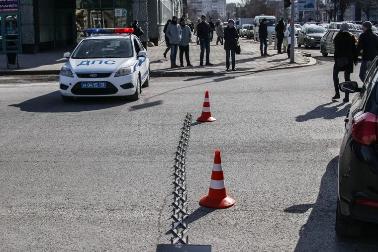 Митинг в честь третьей годовщины присоединения Крыма к России. Тюмень, колючка, перекрытие дороги, гибдд, дпс