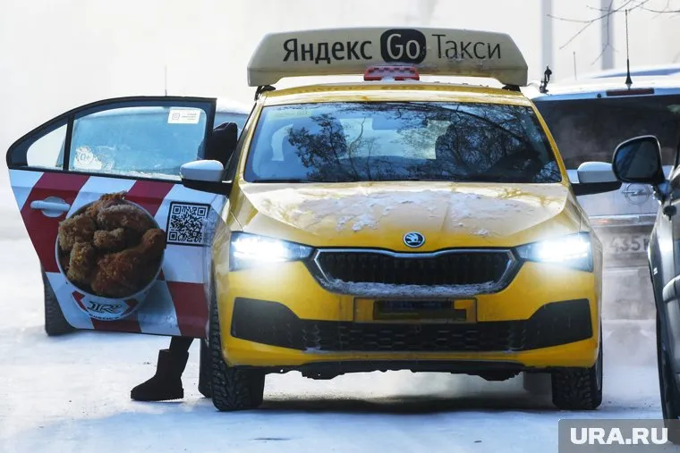 Детей обязательно нужно перевозить на детском кресле в такси до семи лет, напоминает Роскачество