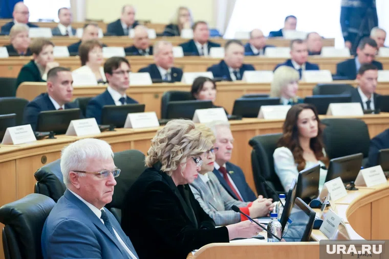 Тюменские депутаты-старожилы недовольны попытками их сместить  