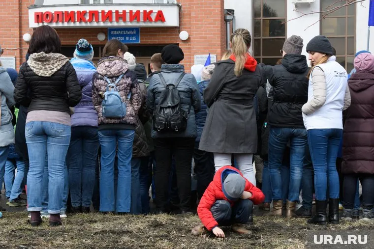 Очередь на прием начинается на улице