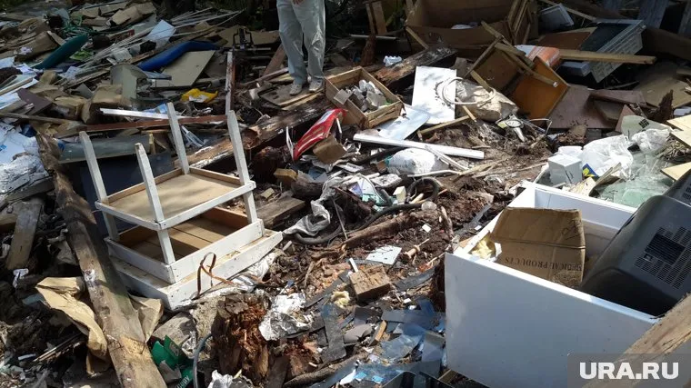 Строительные и медицинские отходы, а также опасные химреагенты закапывают прямо на территории больницы