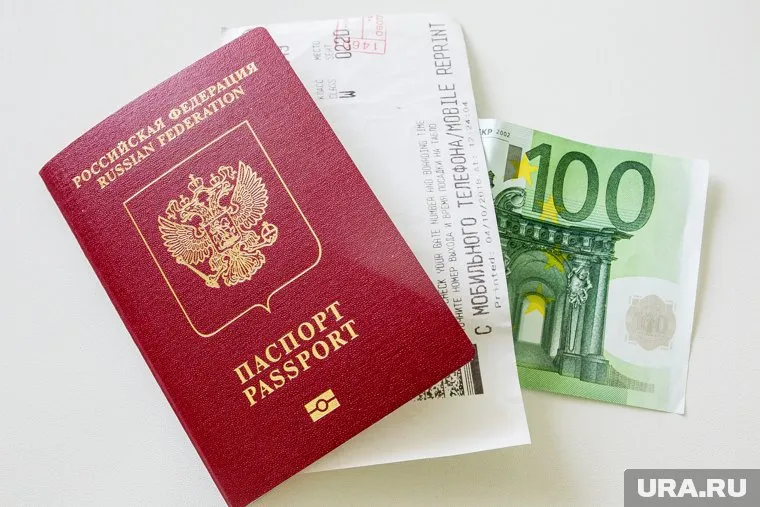 Семья третью неделю не может улететь домой