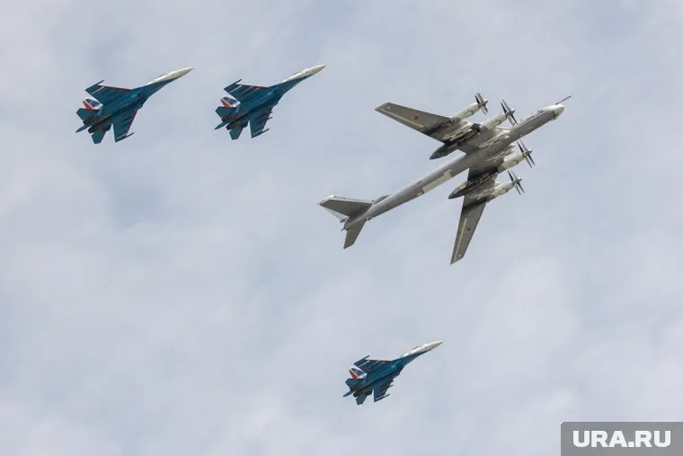 Новые двигатели в два раза повысят мощность стратегических бомбардировщиков, заявил Олег Бочаров