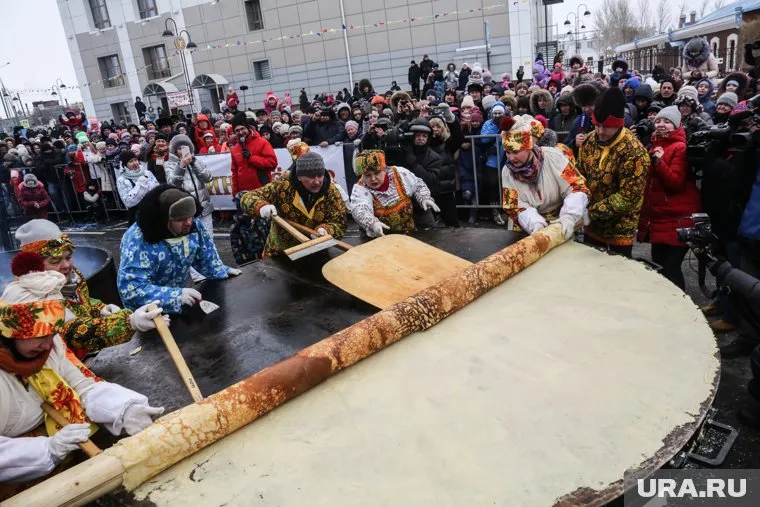 Ежегодно на Масленицу в Ялуторовске пекут гигантские блины
