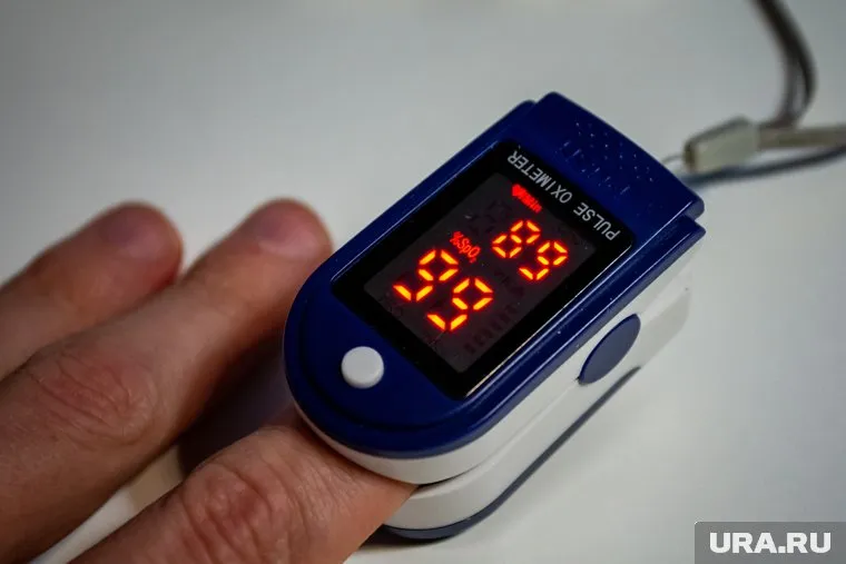 Ощущения нехватки воздуха сохраняются у 35% переболевших COVID-19 в тяжелых формах, отметил Николай Крючков