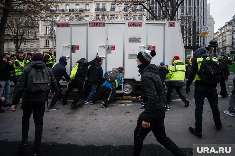 Власти Франции заподозрили РФ во влиянии на протесты