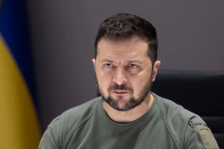 Зеленский назвал перебором критику украинцев в адрес военачальников