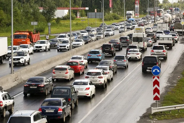 Пробка растянулась на несколько километров