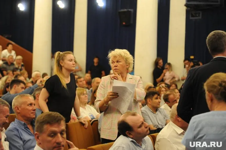 Горожане требуют у комиссии возможность выступить с докладами