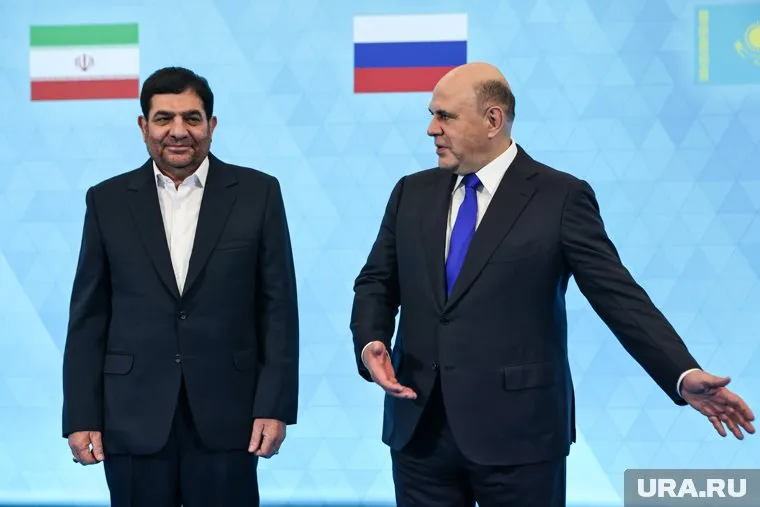 Премьер-министр РФ Михаил Мишустин (справа) завязал диалог со странами Каспийского района о повышении товарооборота транспортного коридора «Север-Юг»