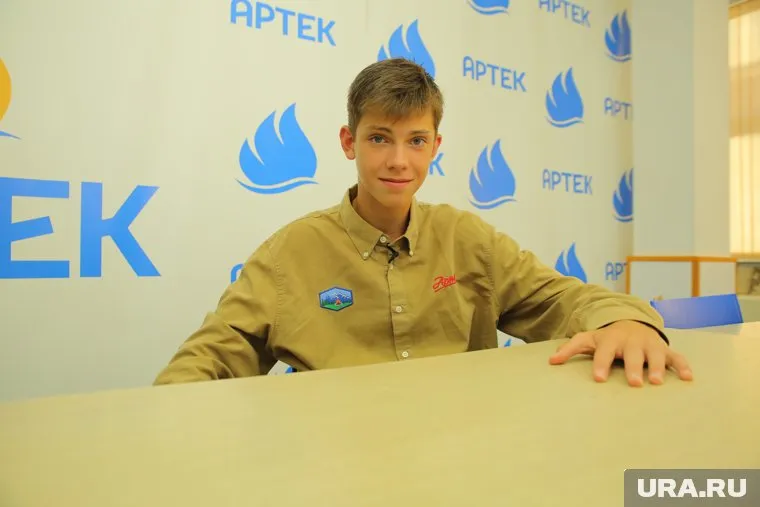 Самого юного волонтера Мариуполя наградили медалью «За отвагу»