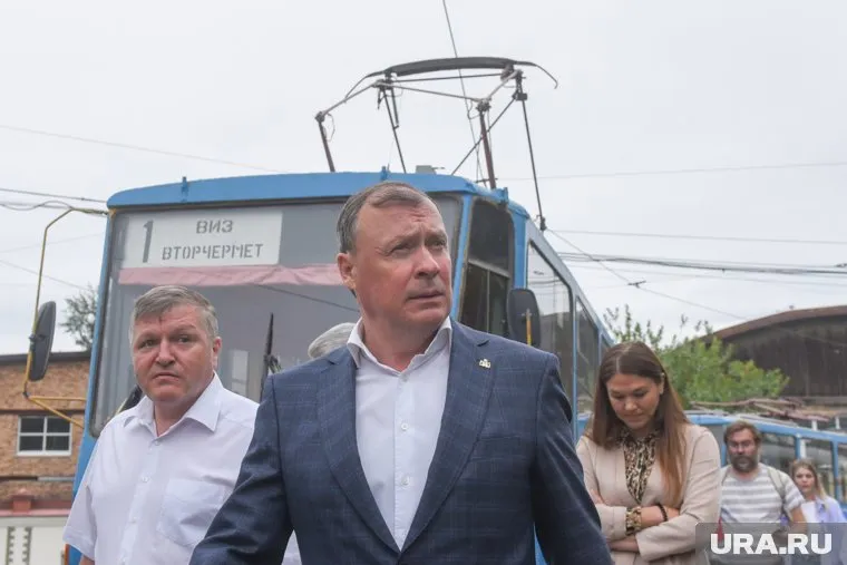 Говорят, Алексей Бубнов (слева) просит шефа назначить его кандидата