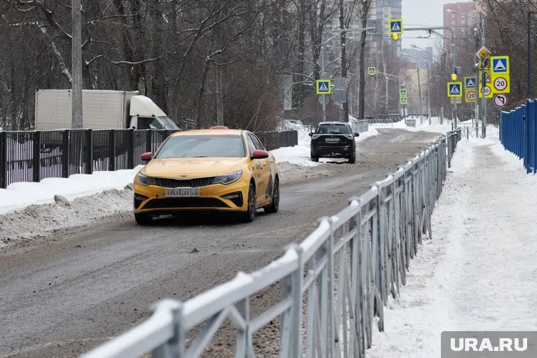 Жители Нижневартовска пожаловались на удорожание такси в сильный мороз