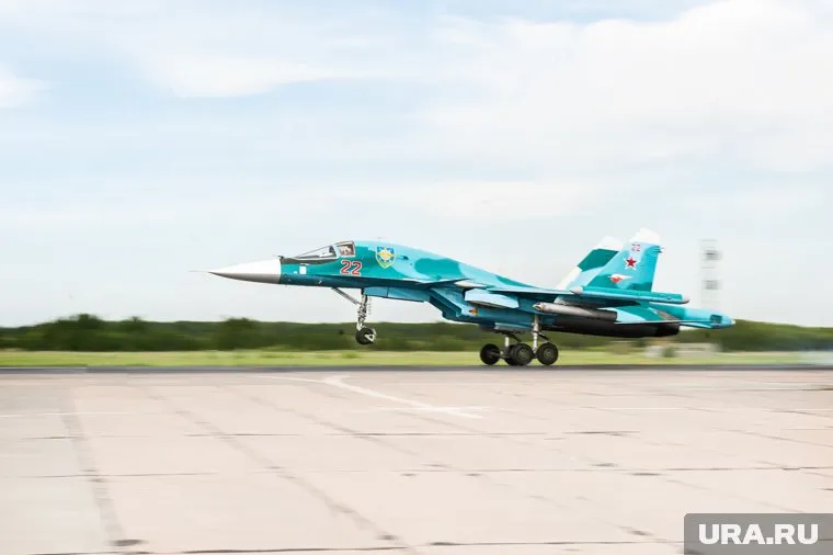 Су-34 разбомбили технику ВСУ в Курском приграничье, сообщило МО РФ