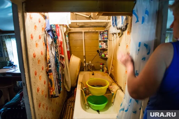 Жильцы с июля жалуются на проблему с канализацией (фото из архива)