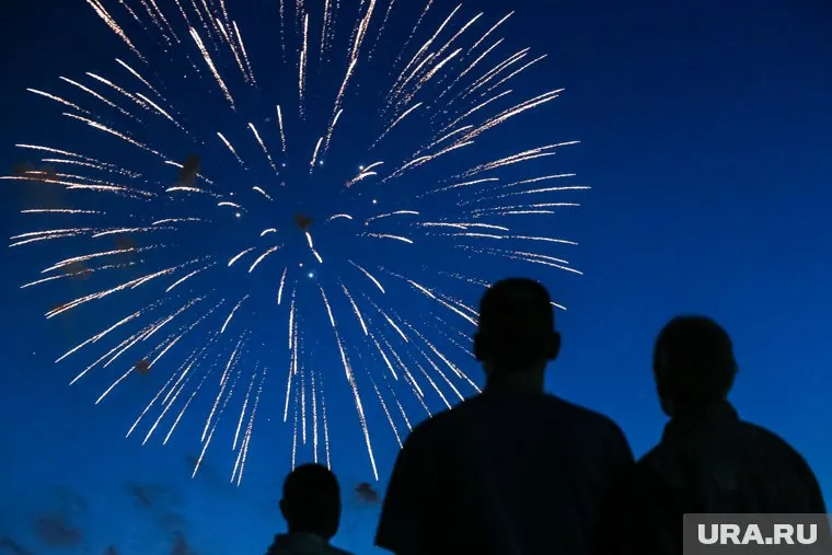 Салют в Петербурге запустят 9 мая в 22:00