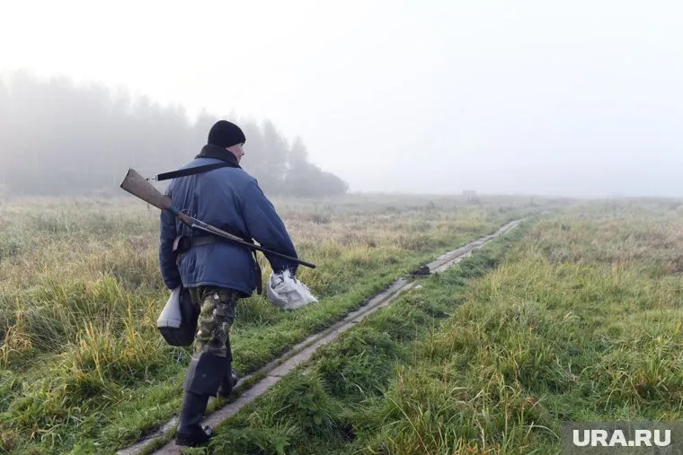 Егери должны уметь ориентироваться в лесу по компасу и читать следы животных