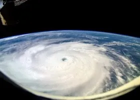 Ураган «Ирма» уничтожает дома звезд, олигархов и политиков