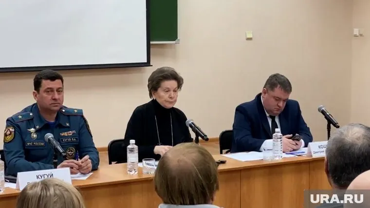 Губернатор ХМАО встретилась с жителями разрушенного дома в Нижневартовске