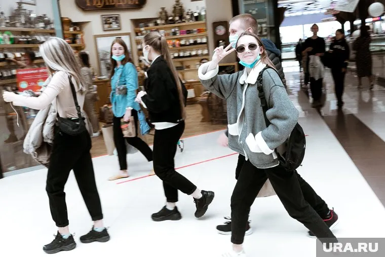 С 16 ноября несовершеннолетние смогут посещать ТЦ только с родителями