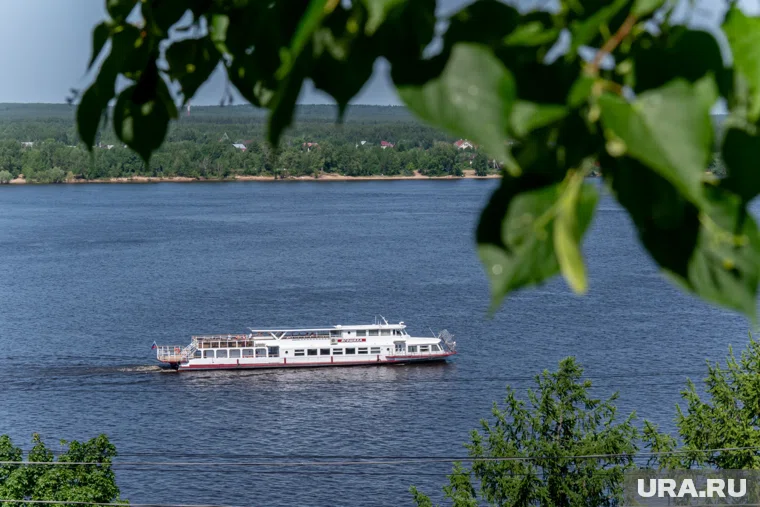 В Ростовской области теплоход врезался в мост