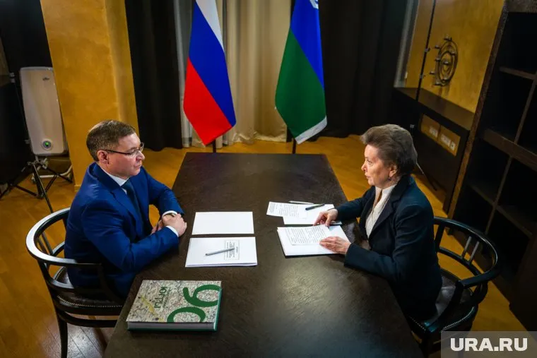 Уральский полпред Владимир Якушев обсудил ключевые темы развития ХМАО вместе с главой региона Натальей Комаровой