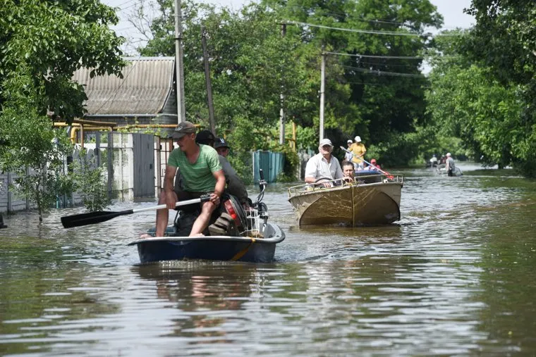 Паводок и наводнение после разрушения Каховской ГЭС в Херсонской области. Херсон