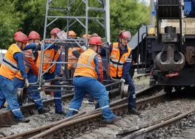 Следователи проводят проверку из-за схода 11 вагонов в Курганской области