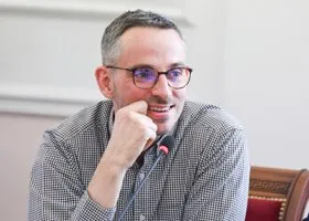 Сбежавший из России журналист Колезев* покинул СМИ и попросил денег