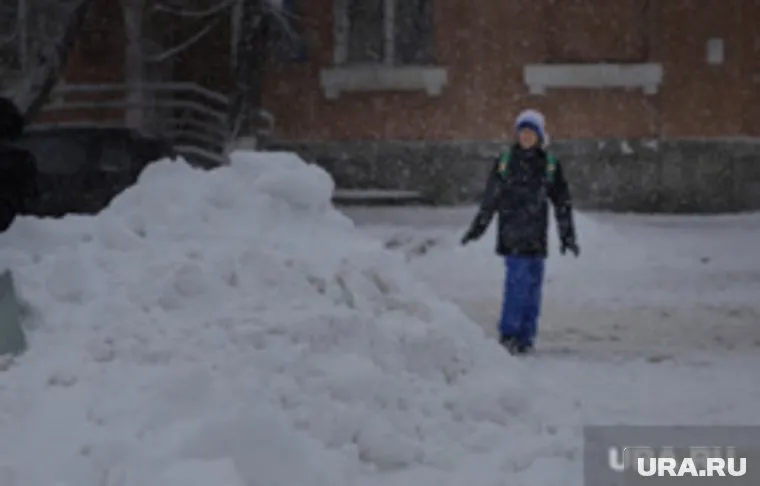 В ХМАО отменили занятия у школьников в первую смену