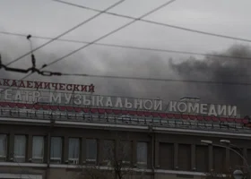 Центр Екатеринбурга затянуло черным дымом